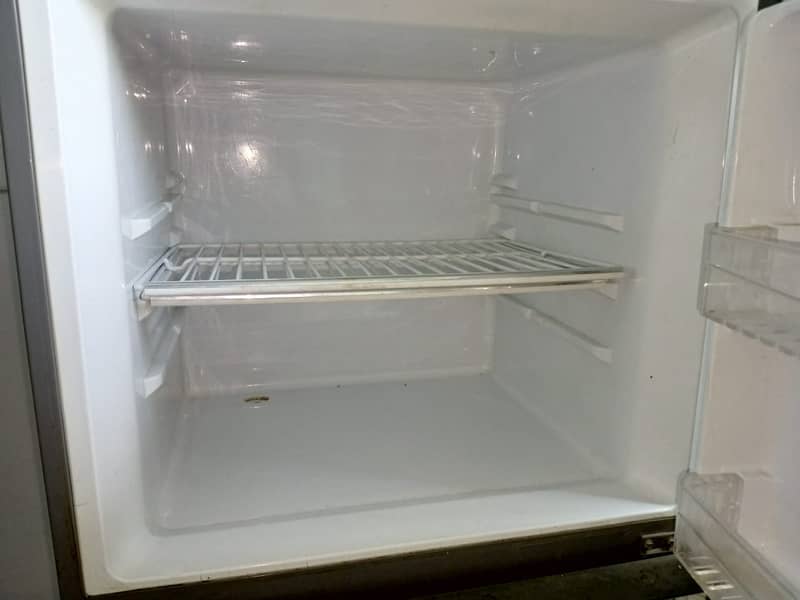 Haier Refrigerator - 250L, Urgent Sale, Glass Broken but Fully Size 6