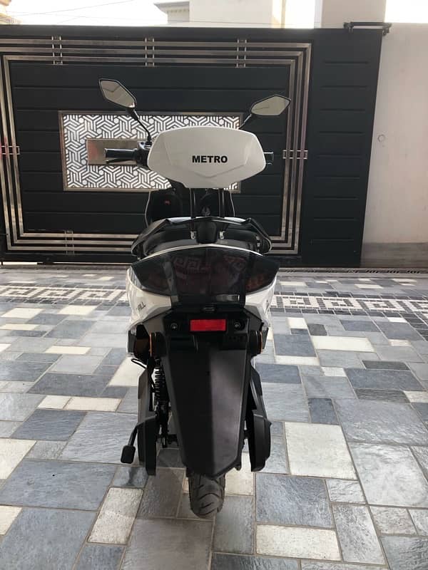 Metro Electric Scooty 3