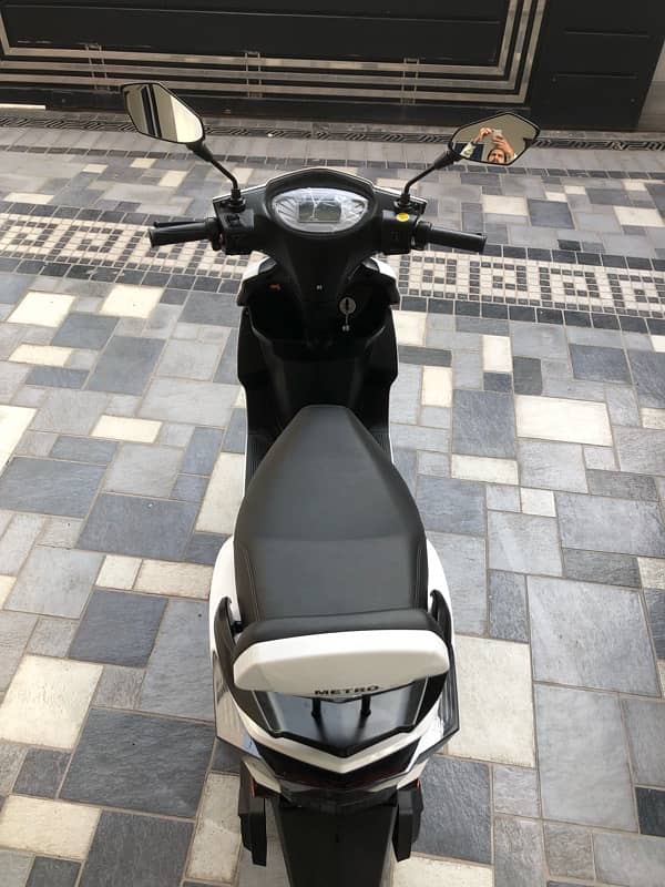 Metro Electric Scooty 4