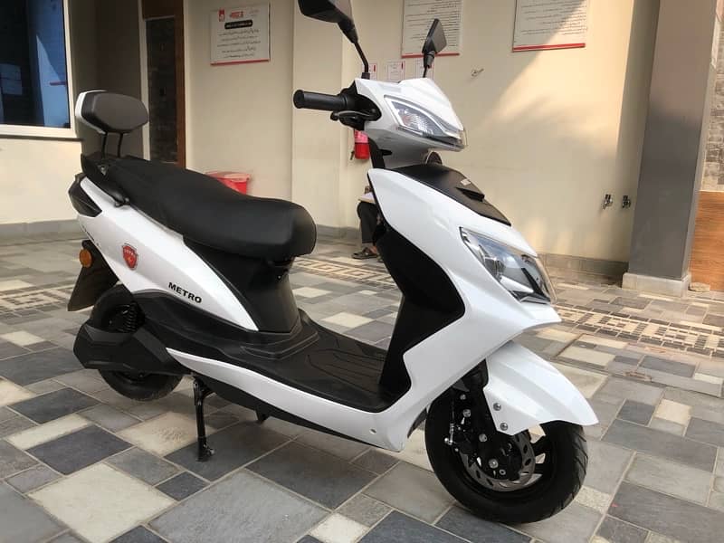 Metro Electric Scooty 6