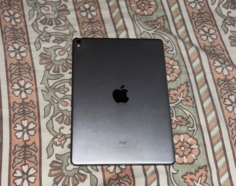 apple ipad pro 9.7 inch  ( urgent) 0