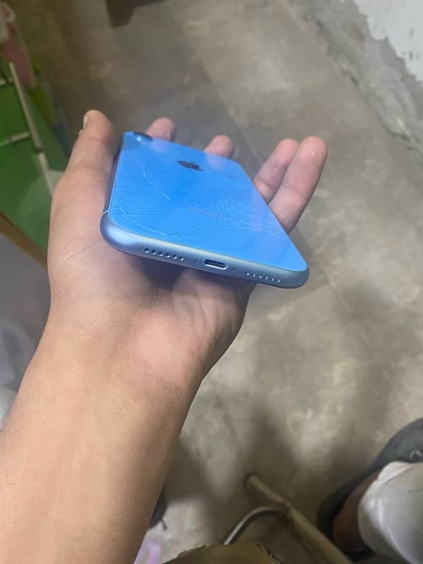 iphone XR J. V 1