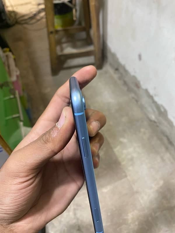 iphone XR J. V 6