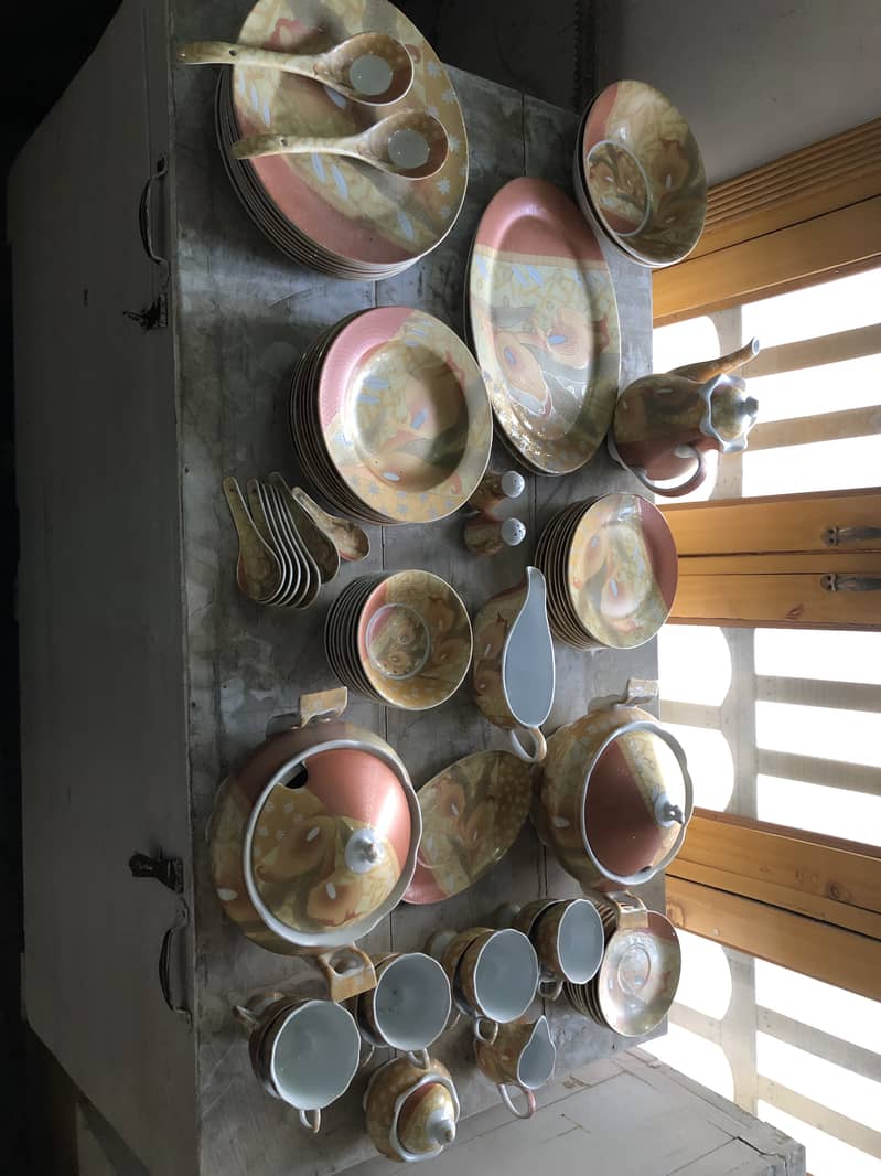 Dinner set 10/10 condition ( england made ) 2