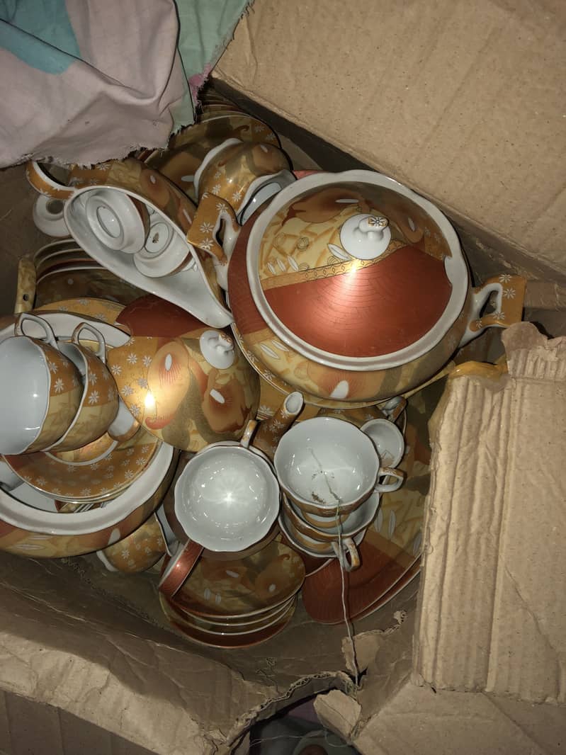 Dinner set 10/10 condition ( england made ) 7