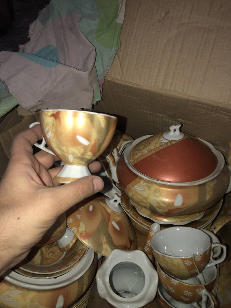 Dinner set 10/10 condition ( england made ) 8