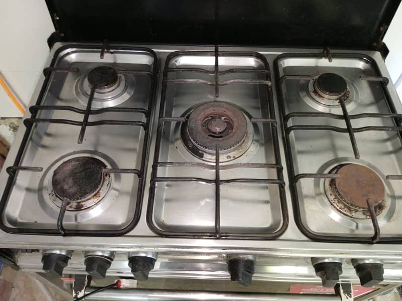 "Gas Oven for Sale - Excellent Condition, Urgent Sale" 1