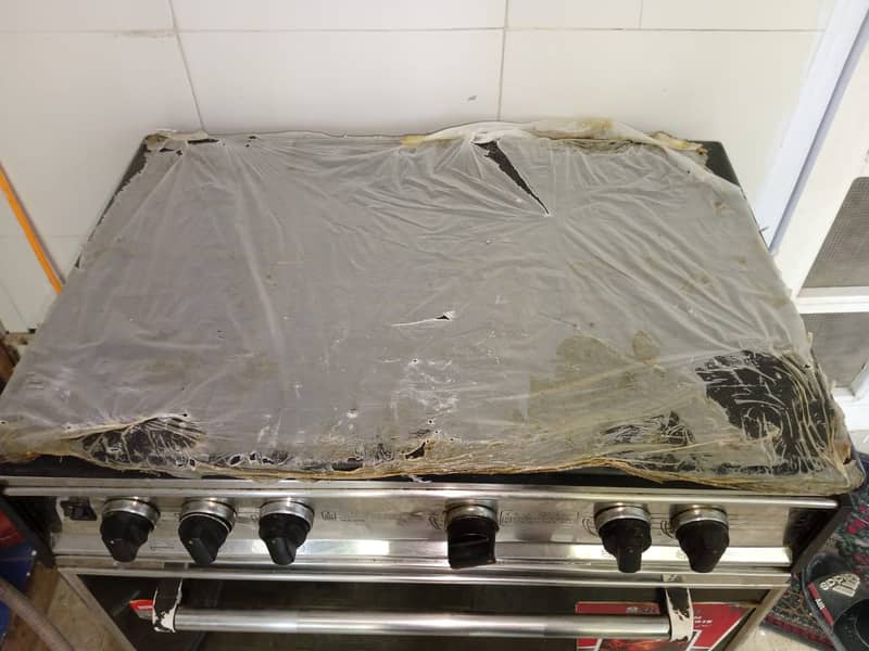 "Gas Oven for Sale - Excellent Condition, Urgent Sale" 2