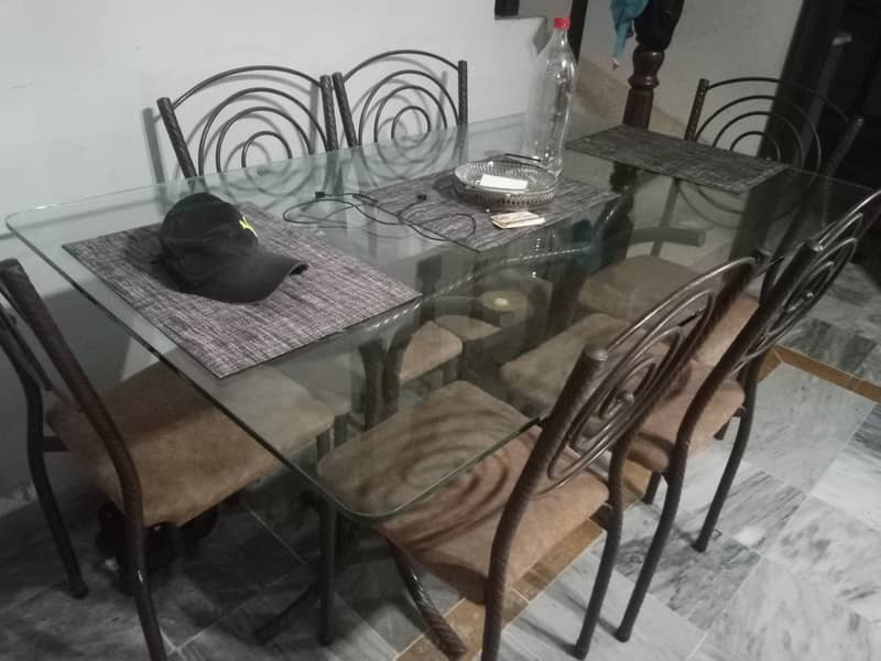 Dining table new condition price final Johar town Lahore 1