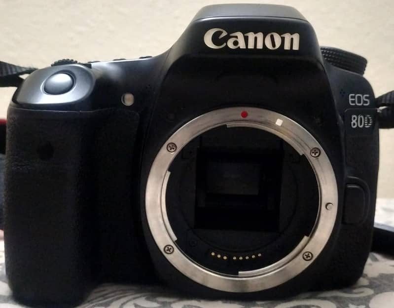 used like brand new canon EOS 80 D with EFS 10-18mm lense for sale 0