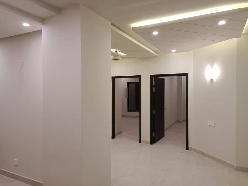 Flat Sized 1233 Square Feet In Zarkon Heights 8