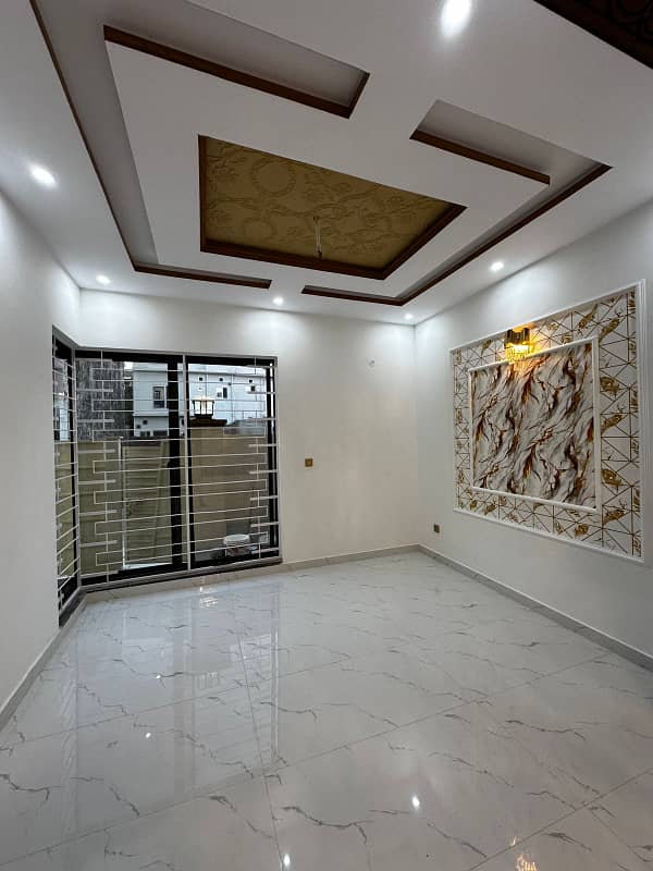 10 Marla Beautifully designed house For Rent In Park View City Lahore. 0