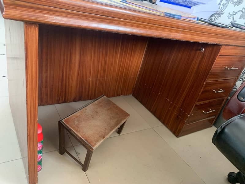 big size office table available 3