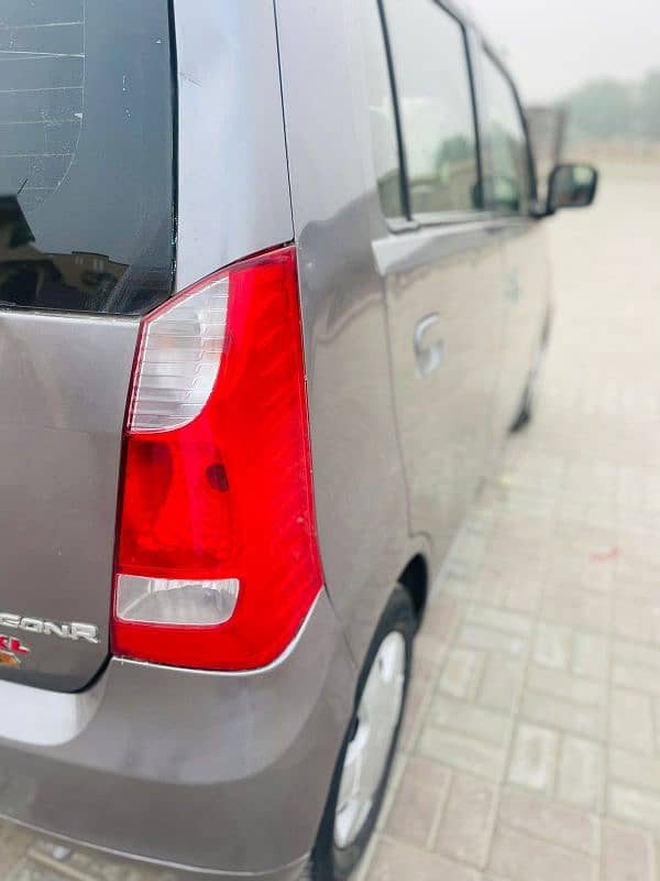 Suzuki Wagon R VXL 2016 ( Home use car in good Condition ) 9