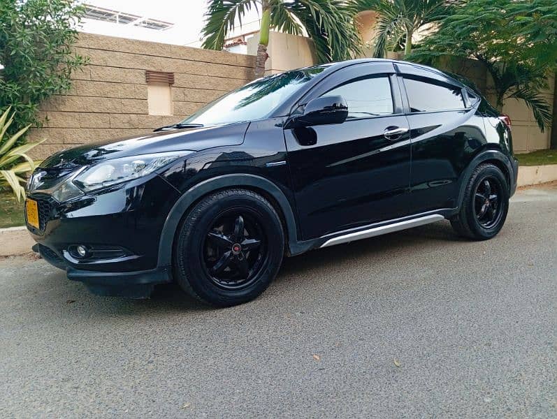 Honda Vezel 2014 fully Genuine 1st owner scratchless 2