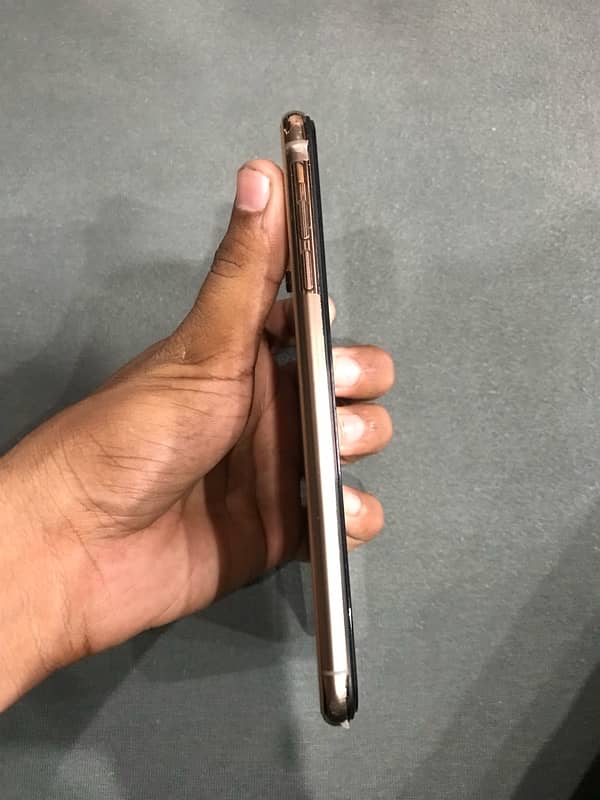 iphone xsmax 256gb pta approved 1