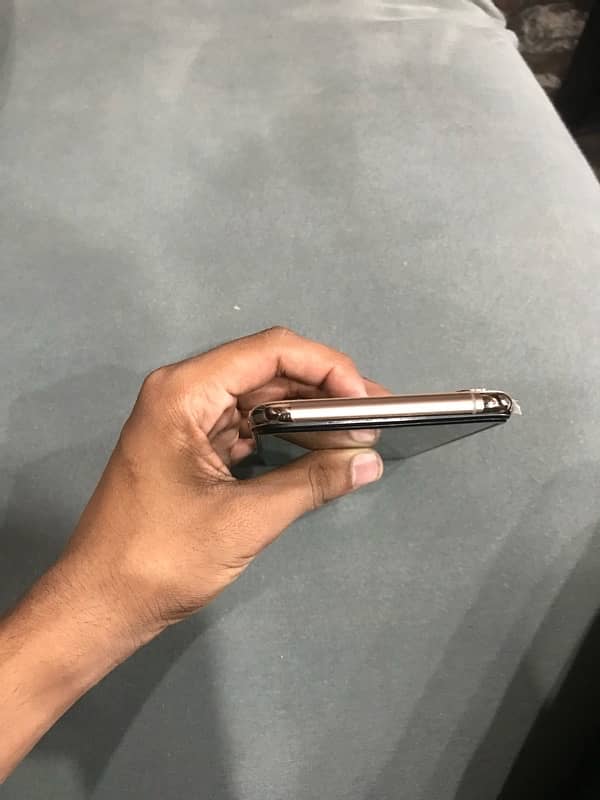 iphone xsmax 256gb pta approved 4