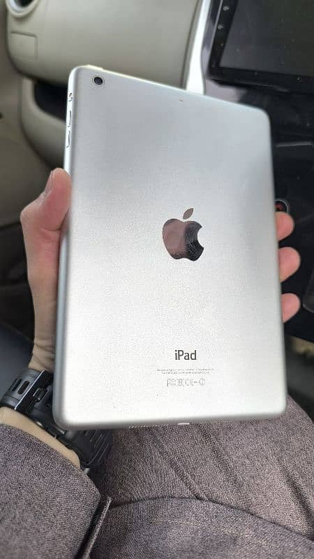 I pad Mini 2 Full Fresh 6hours battery time Like full new 2