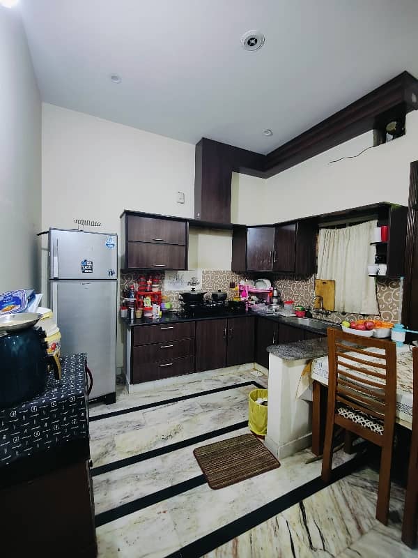 4 MARLA UPPER PORTION FOR RENT LOWER LOCK IN MILITARY ACCOUNTS MAIN COLLEGE ROAD LHR 2