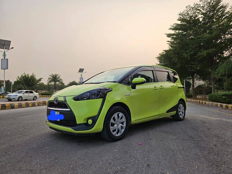 Toyota Sienta 2015 1