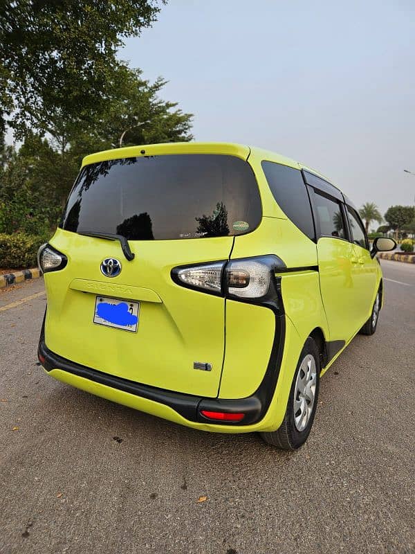 Toyota Sienta 2015 4