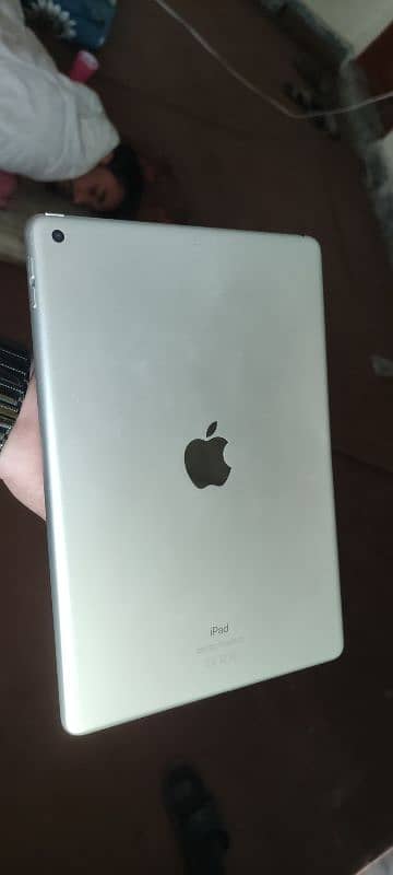 iPad 8th generation 128 GB with box 1