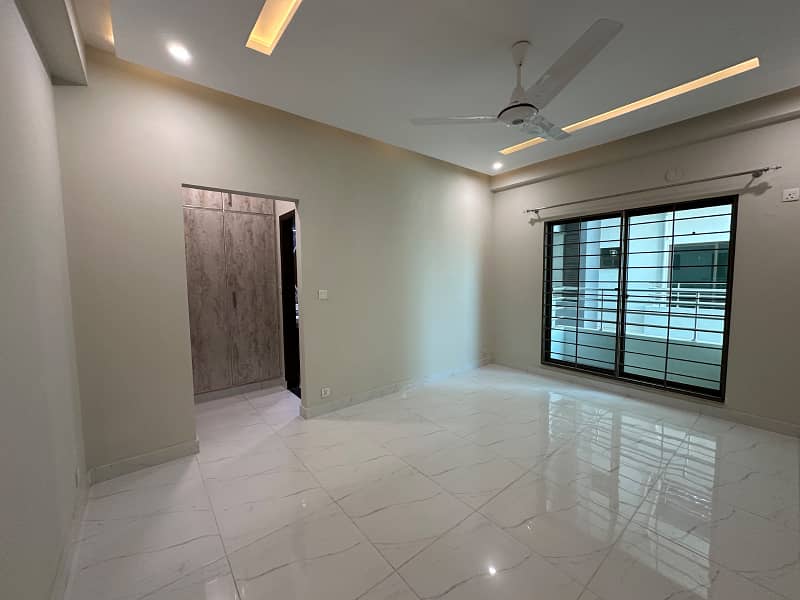 Askari-10, Lahore . Brand New ,10- Marla Apartment Available For Sale . 6