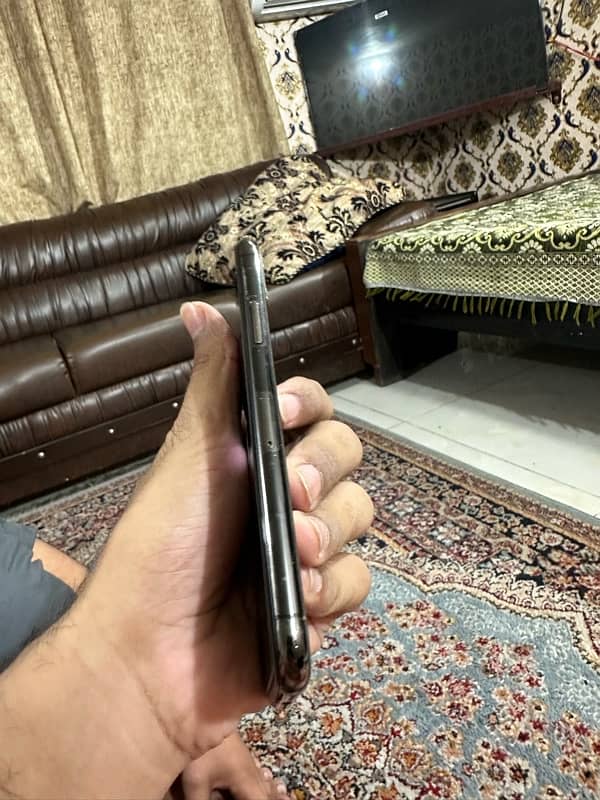 iphone 11 pro urgent sale 4