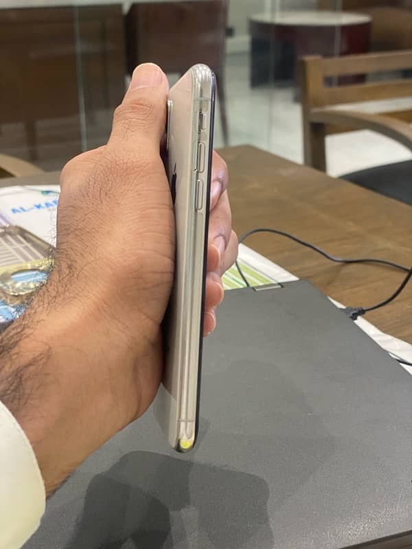 iPhone X  64 gb officially pta approved with box and charger 2