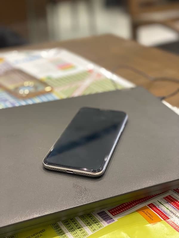 iPhone X  64 gb officially pta approved with box and charger 3