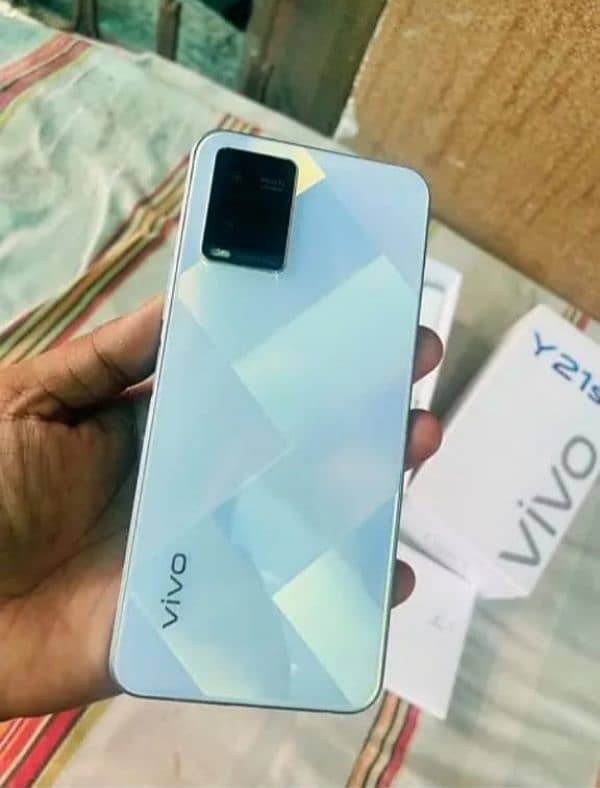 Vivo Y21s 6 -128 gb with Box and Charger 2