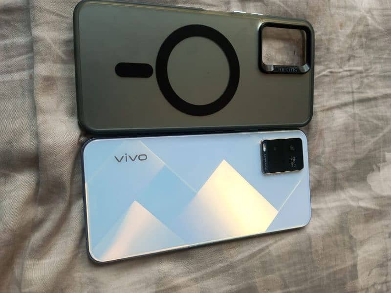 Vivo Y21s 6 -128 gb with Box and Charger 4