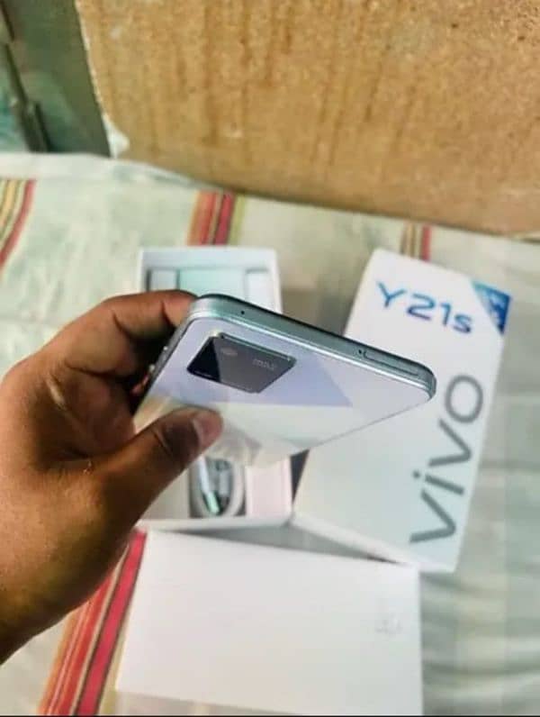 Vivo Y21s 6 -128 gb with Box and Charger 7