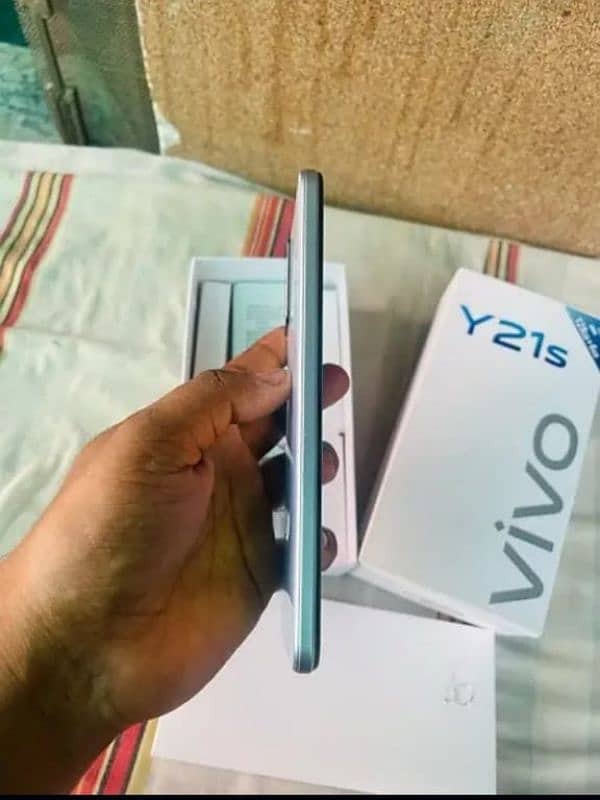 Vivo Y21s 6 -128 gb with Box and Charger 8