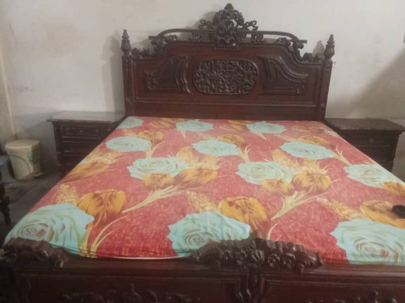 CHINIOT BED SET With Dressing & Almira 1