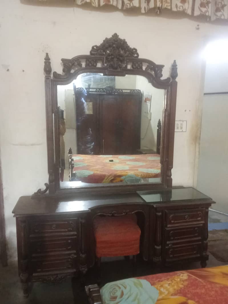 CHINIOT BED SET With Dressing & Almira 3