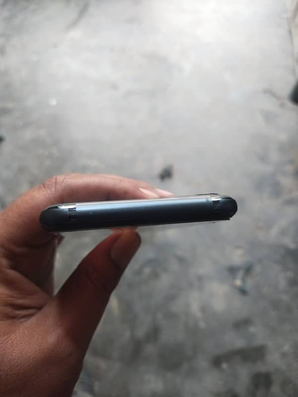 iPhone 11 pro 64Gb pta 3