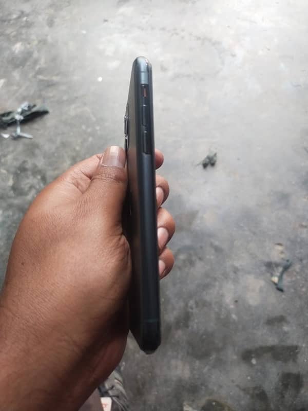 iPhone 11 pro 64Gb pta 5