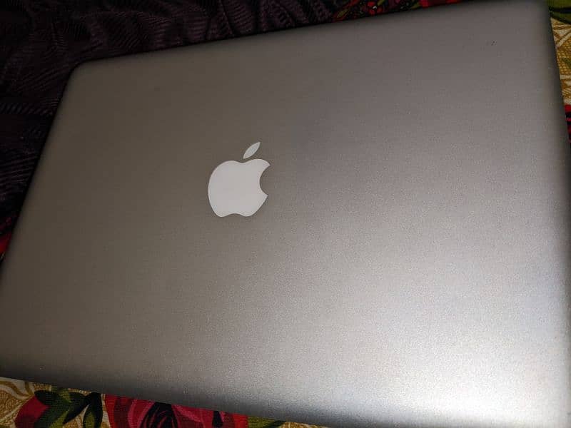 Macbook pro 2011 late  1tb plus storage 1