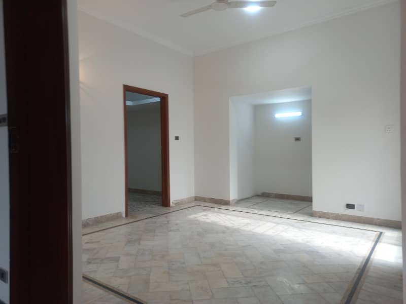 1 KANAL HOUSE AVAIALBLE FOR SALE IN DHA LHAORE 4