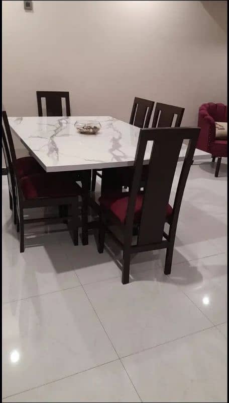 6 seater dining table superb condition 0