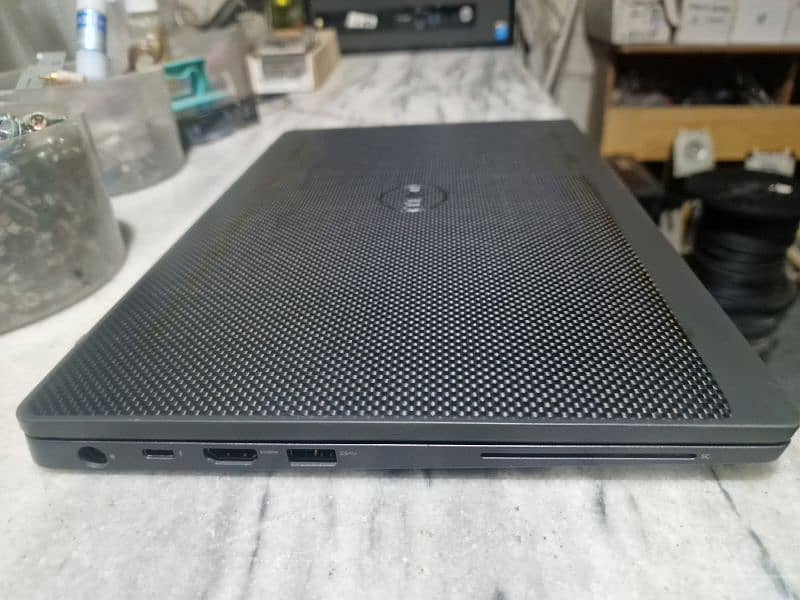 DELL LATITUDE E7400 I5-8TH GEN 8GB RAM 256GB SSD 17