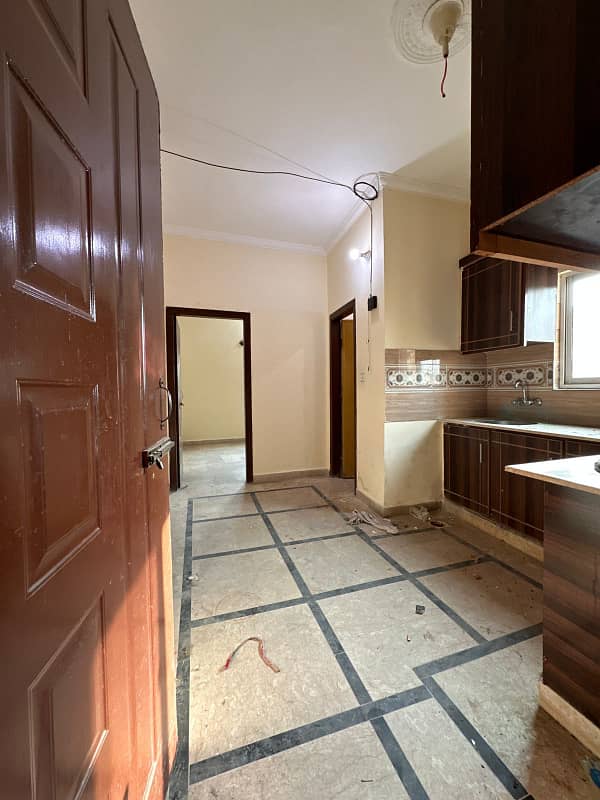 FAMILY APPARTMENT FOR RENT LOCATION YOUSAF COLONY 0