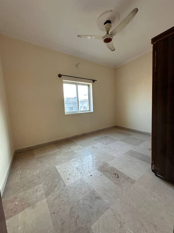 FAMILY APPARTMENT FOR RENT LOCATION YOUSAF COLONY 4