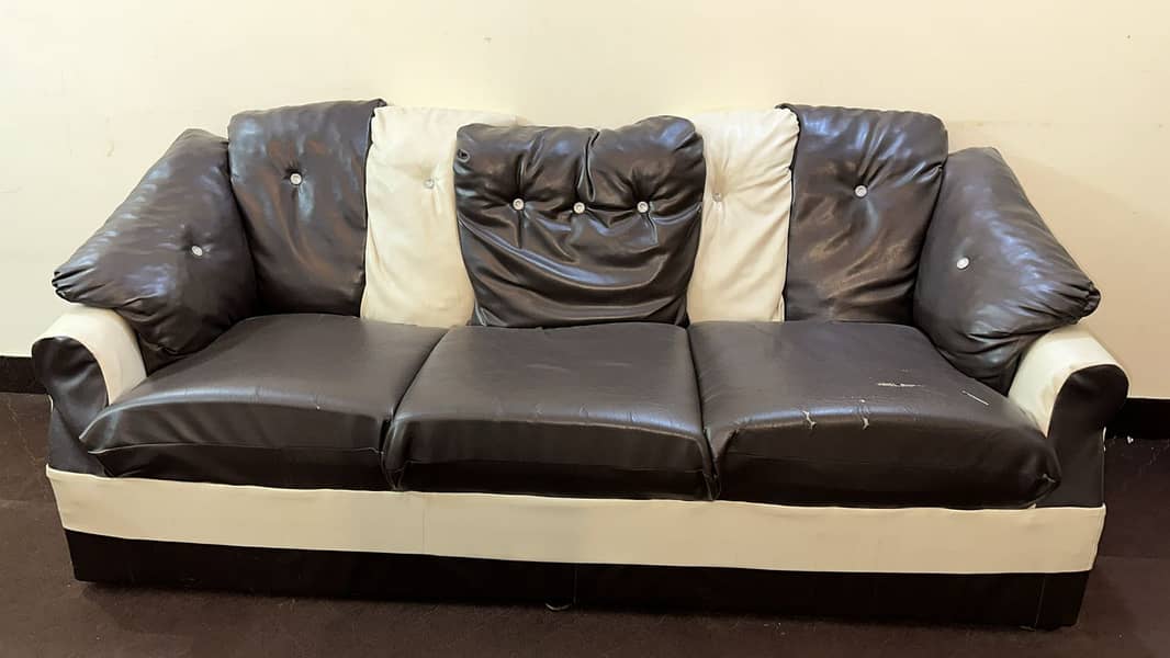 beautiful 7 seater sofa with Table 1