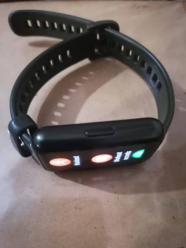 dark green color smart watch 1