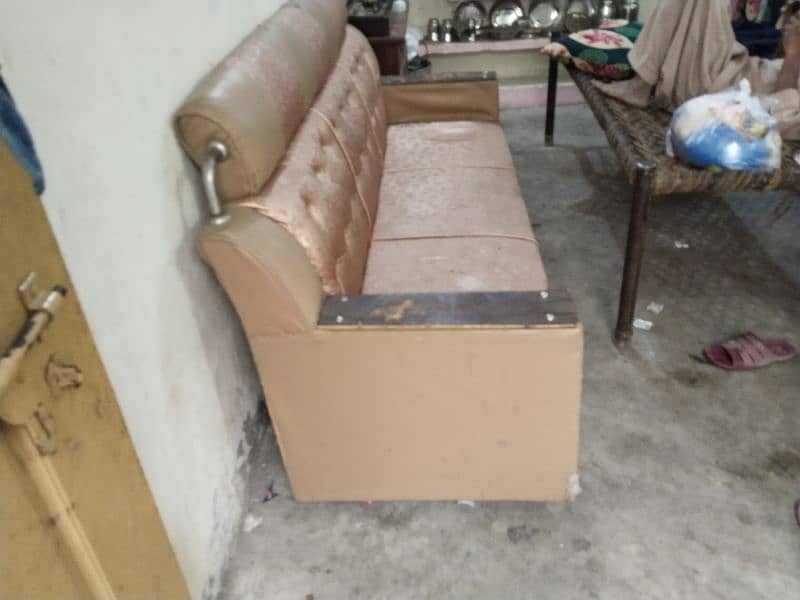 Sofa set available 3