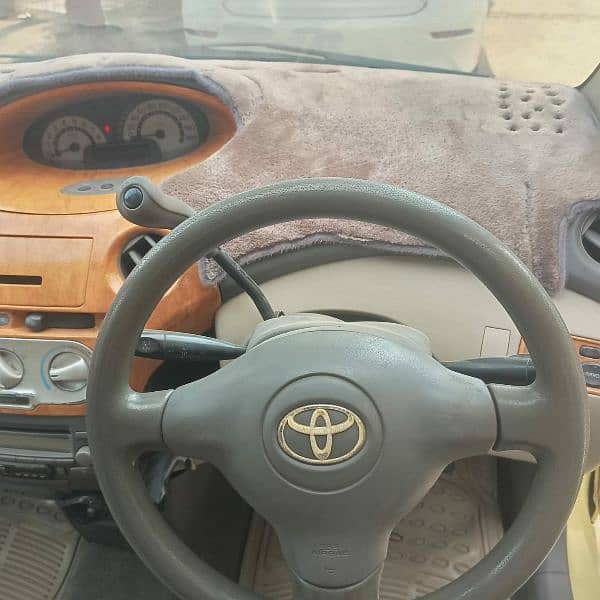 Toyota Vitz 2004 9