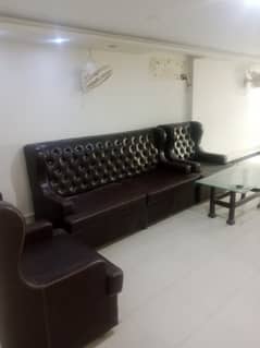 Mezzanine floor office in DHA phase 6 rahat commr street 03225996882