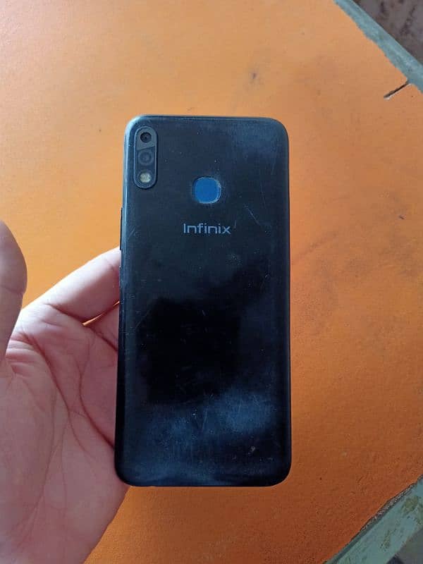 Infinix hot 8 Lite mobile For sale sim jacket kharab hai 03166213616 2